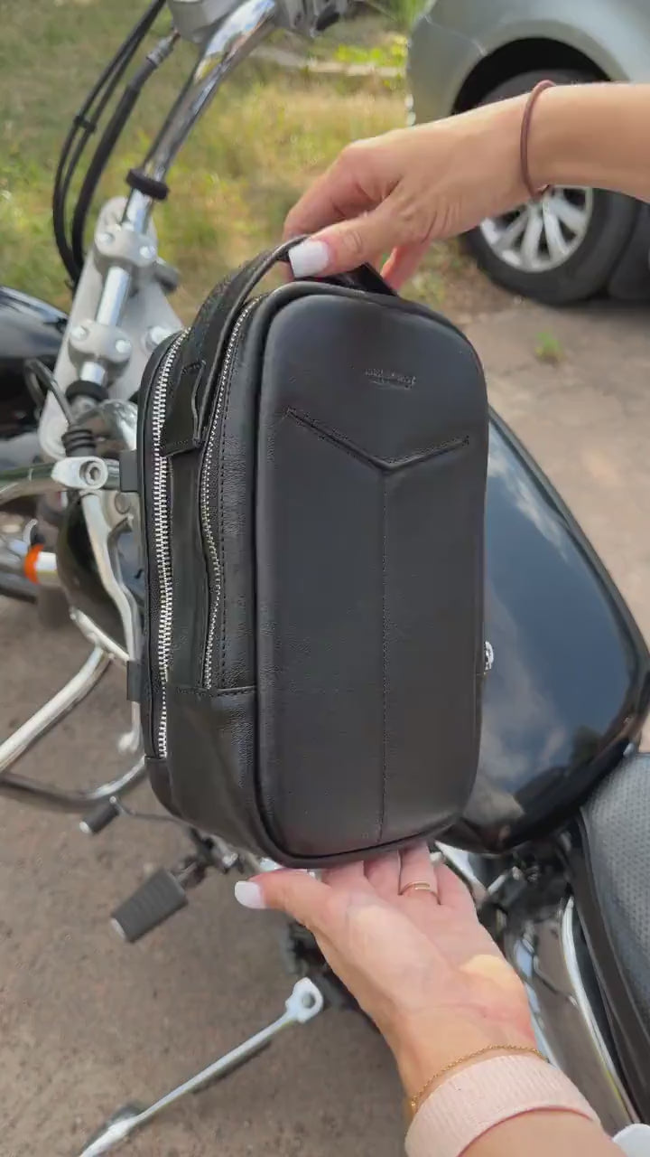 Video of the RIDL magnetic leather motorcycle tank bag